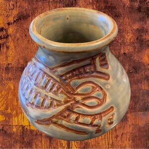 Fine Art Yarrabah Pottery Australian Aboriginal E. Deemera Turtle Vase Pot